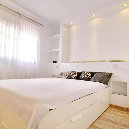 Lägenhet апартаменты, 2 уровня, 3 спальни, до 6 человек, El Duque, Costa Adeje.