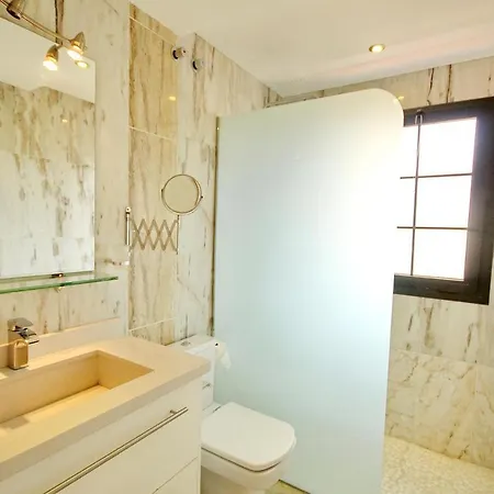 Lägenhet апартаменты, 2 уровня, 3 спальни, до 6 человек, El Duque, Costa Adeje.